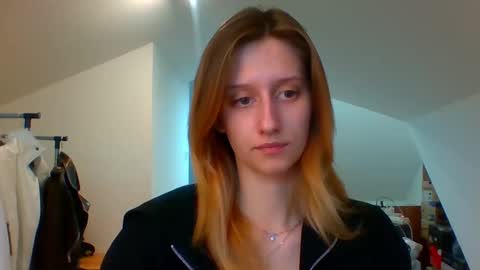 Snapshot of luna_xsensual chatting on 02.05.25 L U N A online show from 02.05.25