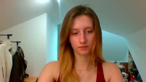 Snapshot of luna_xsensual chatting on 02.05.25 L U N A online show from 02.05.25