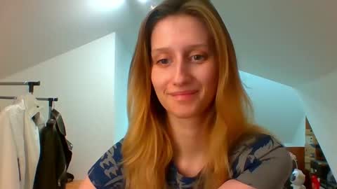 Snapshot of luna_xsensual chatting on 02.12.25 L U N A online show from 02.12.25