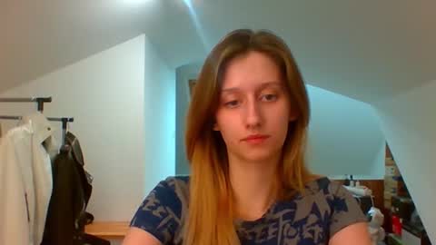 Snapshot of luna_xsensual chatting on 02.17.25 L U N A online show from 02.17.25