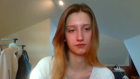 Snapshot of luna_xsensual chatting on 02.19.25 L U N A online show from 02.19.25