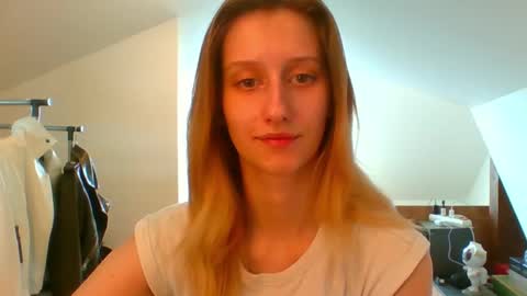Snapshot of luna_xsensual chatting on 02.21.25 L U N A online show from 02.21.25