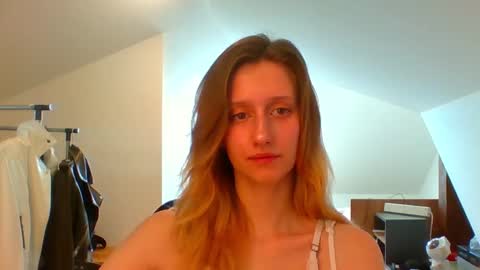 Snapshot of luna_xsensual chatting on 02.25.25 L U N A online show from 02.25.25