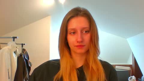 Snapshot of luna_xsensual chatting on 02.26.25 L U N A online show from 02.26.25