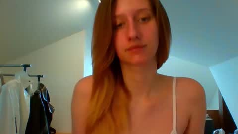 Snapshot of luna_xsensual chatting on 02.28.25 L U N A online show from 02.28.25