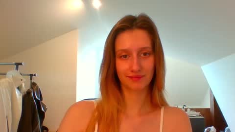 Snapshot of luna_xsensual chatting on 02.28.25 L U N A online show from 02.28.25