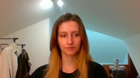 Snapshot of luna_xsensual chatting on 03.05.25 L U N A online show from 03.05.25