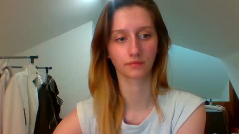 Snapshot of luna_xsensual chatting on 03.10.25 L U N A online show from 03.10.25