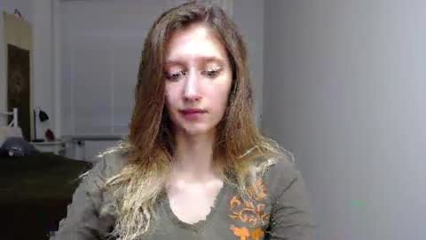 Snapshot of luna_xsensual chatting on 10.17.25 L U N A online show from 10.17.25