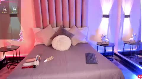 lunaa_moonn online show from 06.30.26