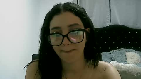 Snapshot of lunaa_sub chatting on 01.17.25 lunaa_sub online show from 01.17.25