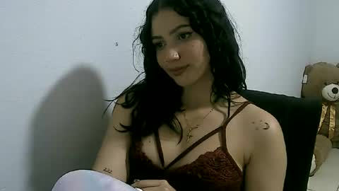 Snapshot of lunaa_sub chatting on 02.14.25 lunaa_sub online show from 02.14.25