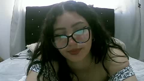 Snapshot of lunaa_sub chatting on 02.20.25 lunaa_sub online show from 02.20.25