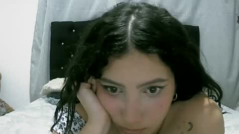 Snapshot of lunaa_sub chatting on 02.21.25 lunaa_sub online show from 02.21.25