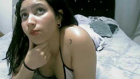 Snapshot of lunaa_sub chatting on 02.22.25 lunaa_sub online show from 02.22.25