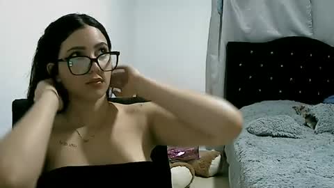 Snapshot of lunaa_sub chatting on 03.04.25 lunaa_sub online show from 03.04.25