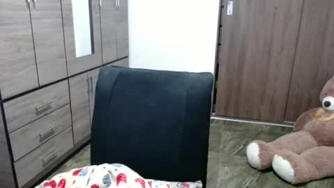 Snapshot of lunaa_sub chatting on 10.01.25 lunaa_sub online show from 10.01.25
