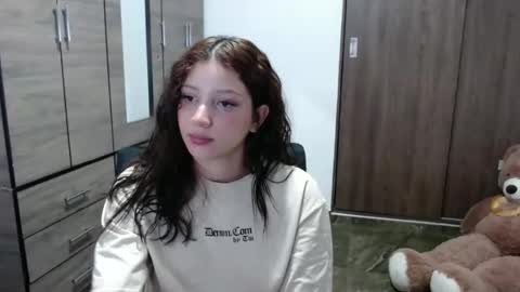 Snapshot of lunaa_sub chatting on 10.03.25 lunaa_sub online show from 10.03.25