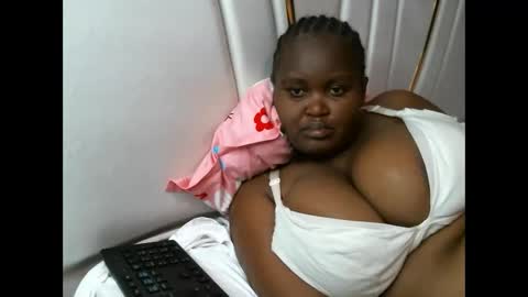 lunabloom01 online show from 09.14.25