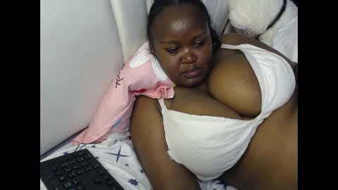 lunabloom01 online show from 09.24.25