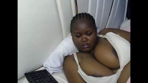 lunabloom01 online show from 10.01.25