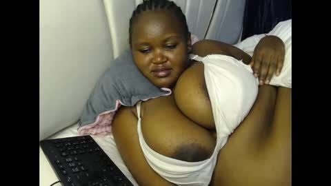 lunabloom01 online show from 02.11.26