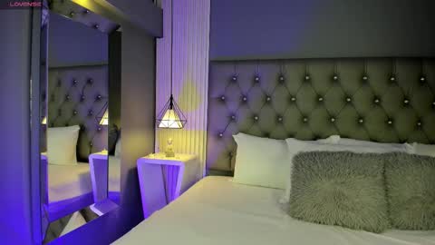 Luna  online show from 11.24.25