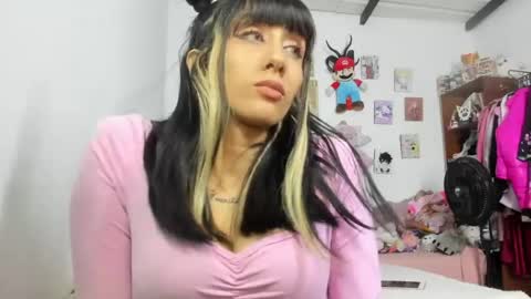 Snapshot of lunacristal_moon chatting on 06.18.26 lunacristal_moon online show from 06.18.26