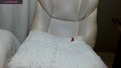 Snapshot of lunadread chatting on 10.09.25 Luna Dread online show from 10.09.25