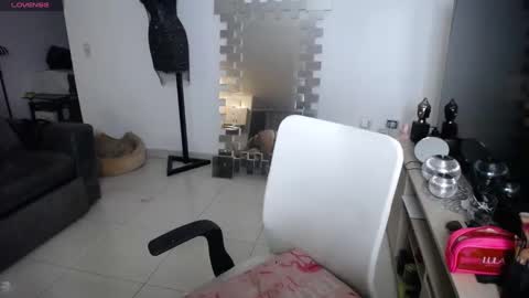 Snapshot of lunagardners chatting on 09.17.25 lunagardners online show from 09.17.25