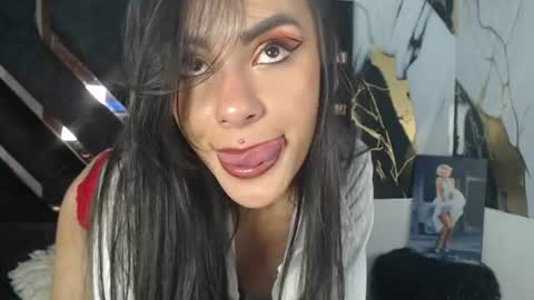 Snapshot of lunahex_cs chatting on 07.14.26 LUNA HEX online show from 07.14.26