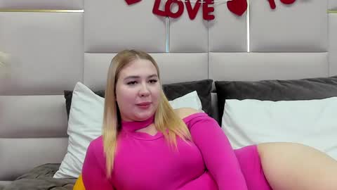 Snapshot of lunahouston chatting on 02.23.25 LunaHouston online show from 02.23.25