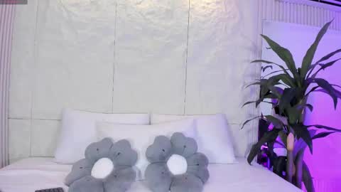 Luna  online show from 03.23.26