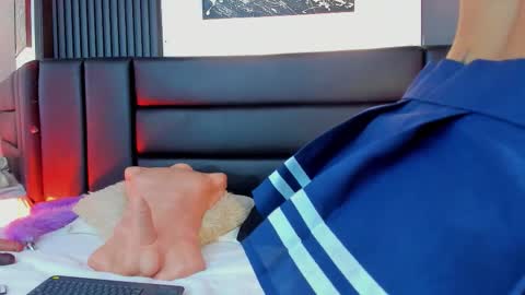 Luna Lenox  online show from 11.28.25