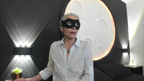 lunamisteriosa_ online show from 02.05.26