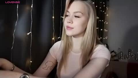 lunapeony online show from 12.17.25