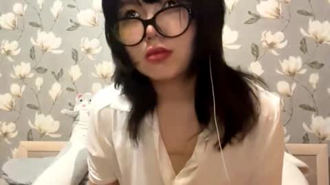 Snapshot of lunaraus chatting on 10.10.25 Yuna online show from 10.10.25