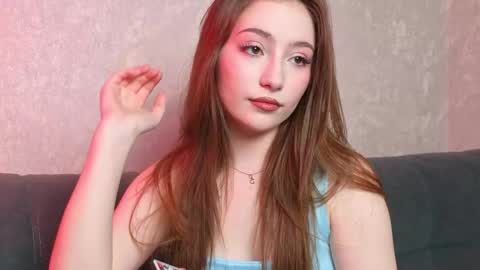 Snapshot of lunarialive chatting on 05.25.26 Sonya online show from 05.25.26