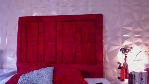 Snapshot of lunariddle chatting on 12.11.24 .. .. online show from 12.11.24