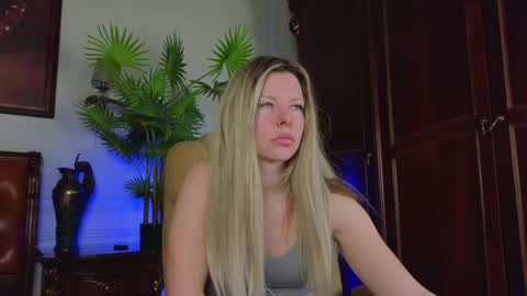 Luna Rishi online show from 04.13.26