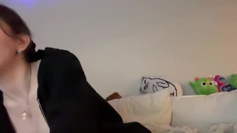 Snapshot of lunasnows chatting on 02.17.26 lunasnow online show from 02.17.26