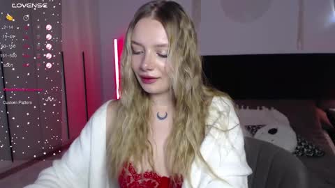 LunaticaBae online show from 03.02.25