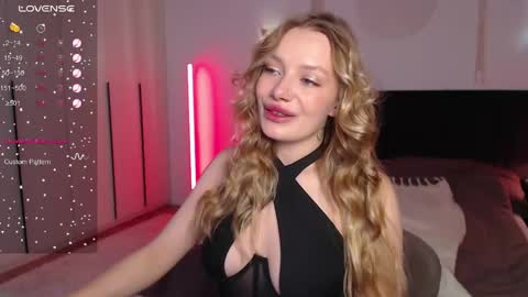 LunaticaBae online show from 03.04.25