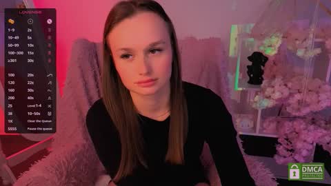 Snapshot of lunavibee chatting on 09.26.25 Luna online show from 09.26.25