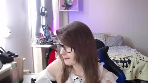 LunaXcherry online show from 04.05.26