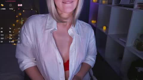 Snapshot of lunaxloverx chatting on 11.21.25 LunaXLoverx online show from 11.21.25