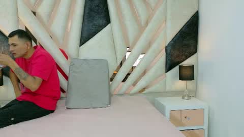 Snapshot of lunaysebastian chatting on 07.08.26 Luna y Sebastian online show from 07.08.26