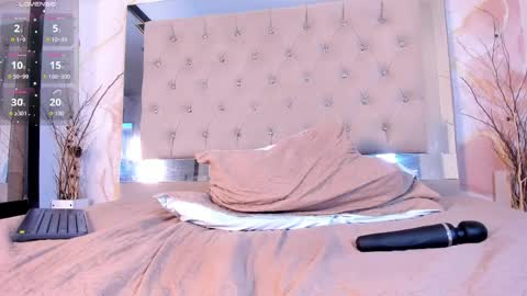 lunna__tylor online show from 04.06.26