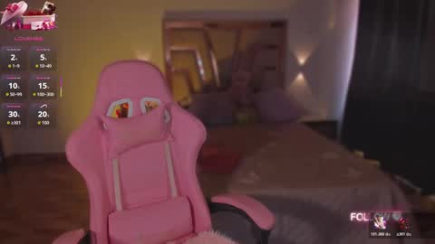 LUNA ROSE online show from 11.04.25