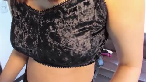 LunoxLili online show from 10.14.25